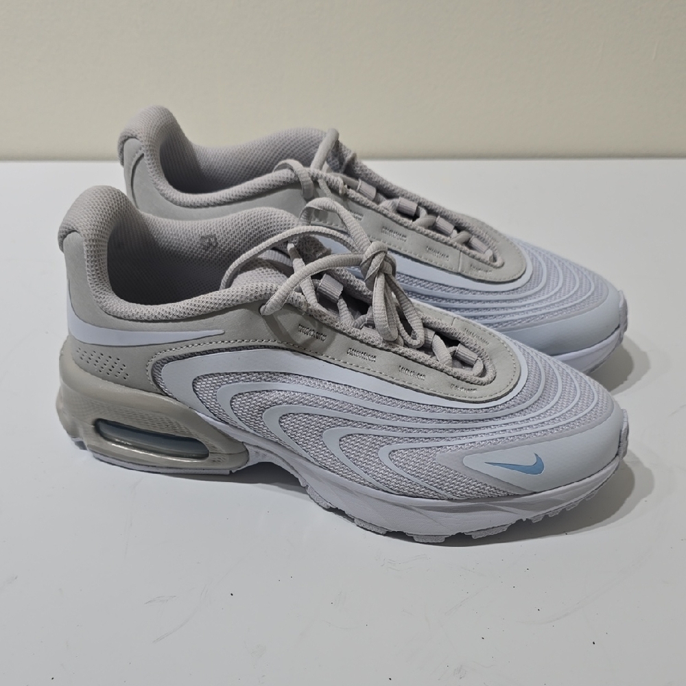 Nike Air Max Sneakers – Women’s Size 9 Free Shipping